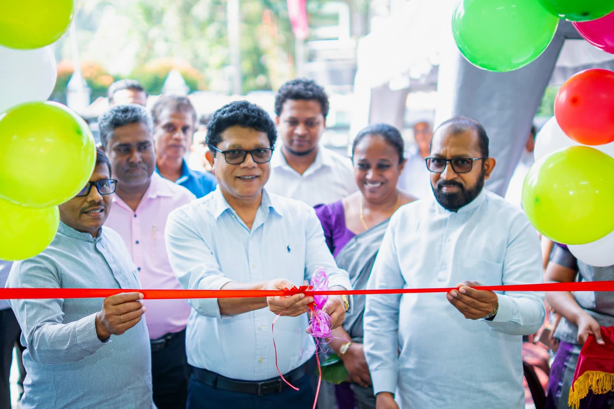 "වරකාපොල විවිධ සේවා සමුපකාරයෙන් උඩුකුඹුරට නව සුපිරි වෙළඳසැලක් හා බැංකු ශාඛාවක් "